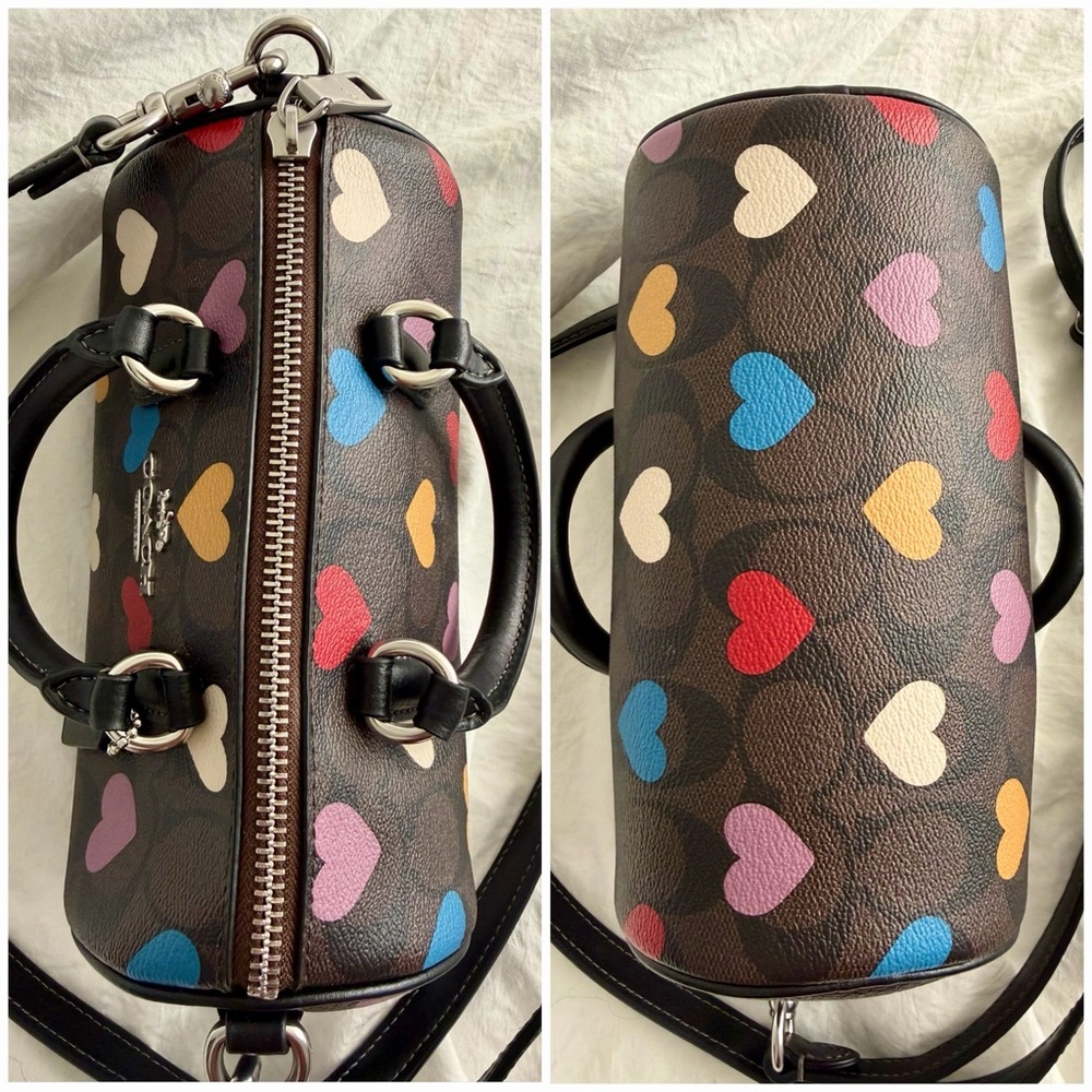đź‘‘âś…PRICE FIRMâś…COACH Multicolor Heart Print Barrell Crossbody Bag. NWOT - Picture 4 of 17